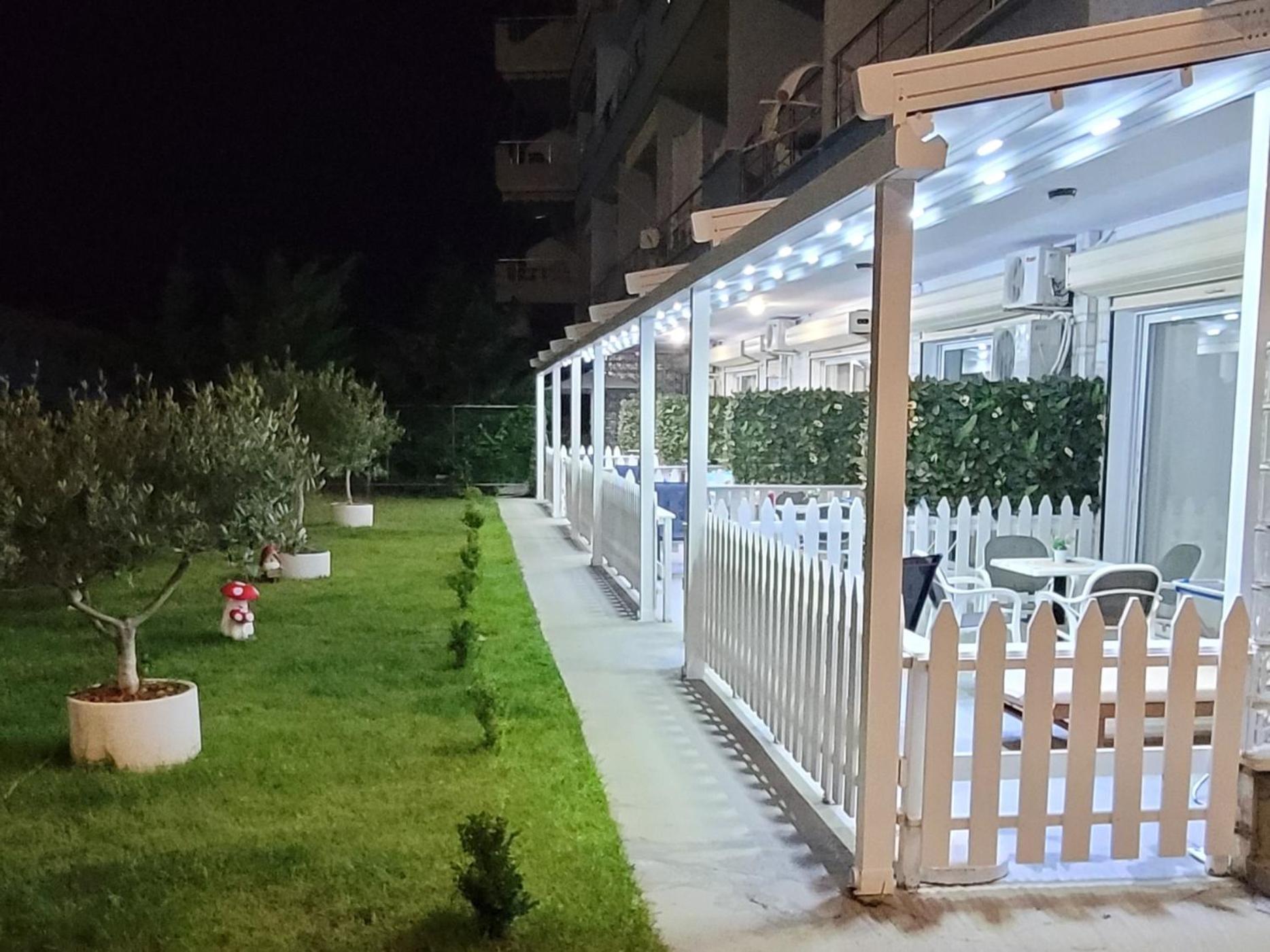 Suncoast Rooms Port Side Sarandë Exteriör bild