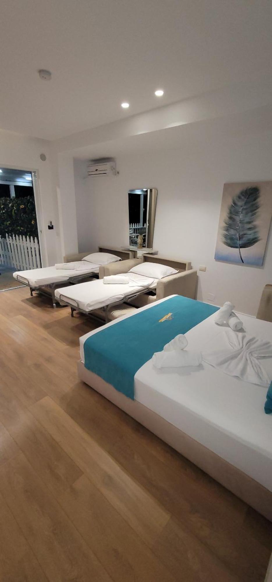 Suncoast Rooms Port Side Sarandë Exteriör bild