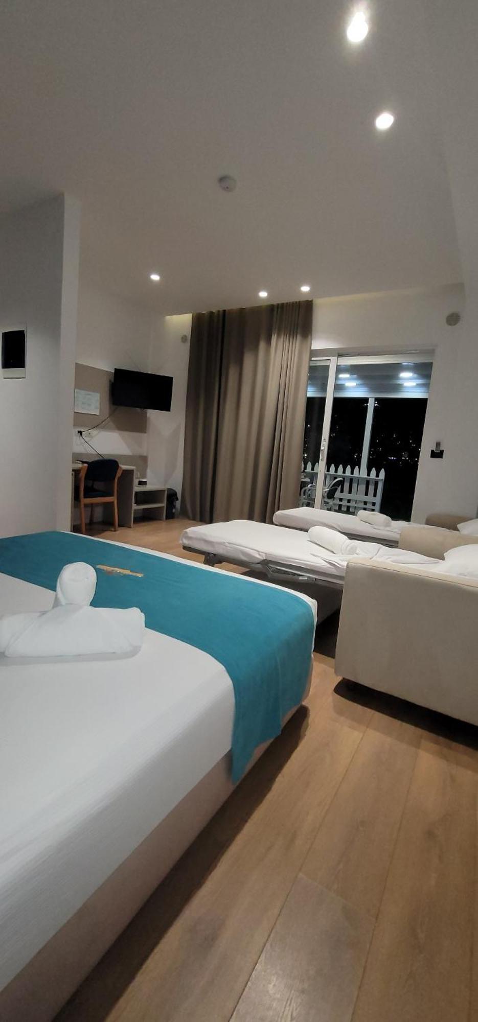 Suncoast Rooms Port Side Sarandë Exteriör bild