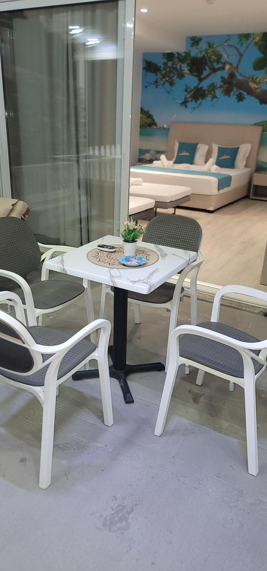 Suncoast Rooms Port Side Sarandë Exteriör bild